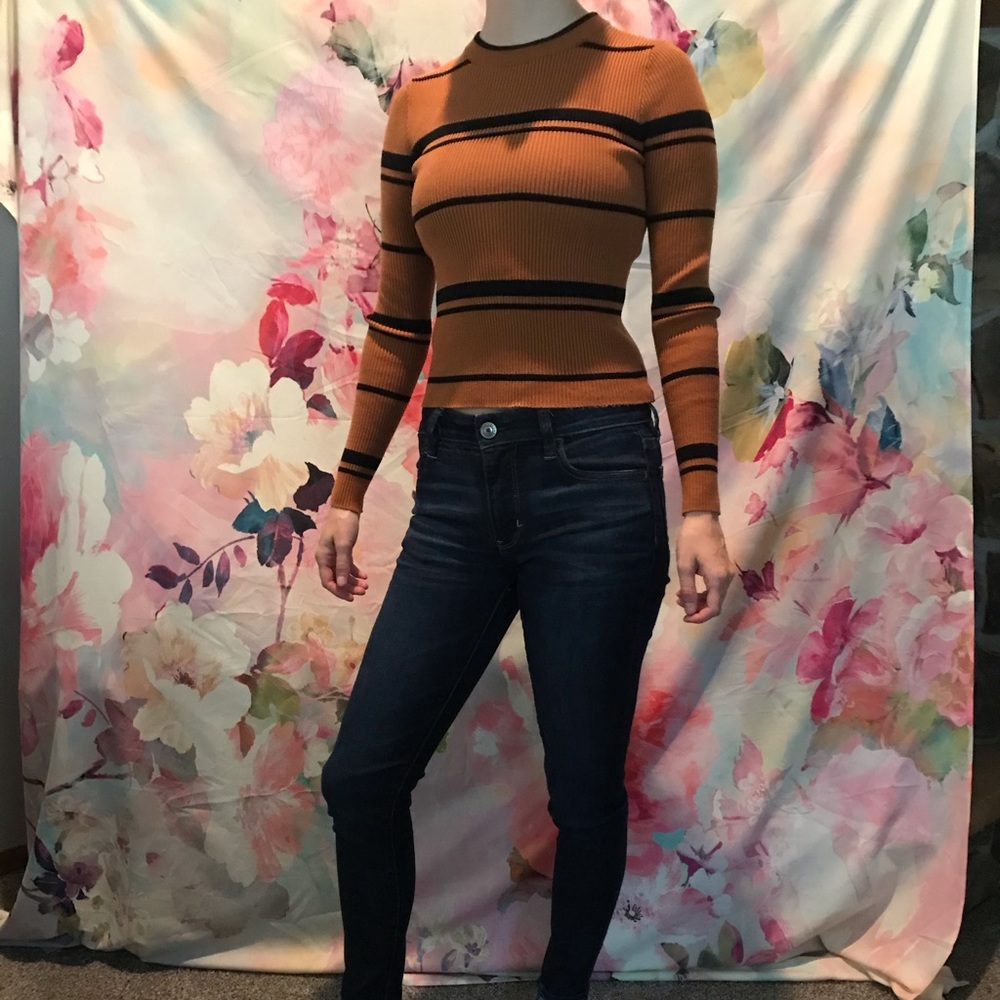 Form fitting sweater